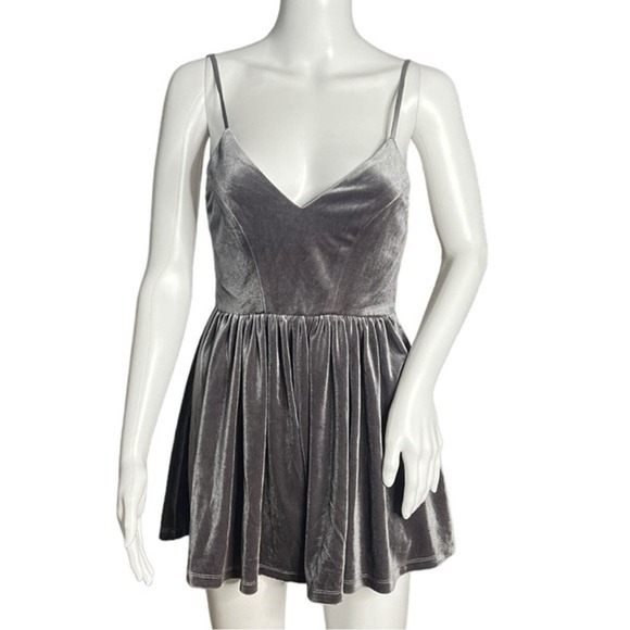 LF Seek the Label Romper Womens Small Gray Velvet Sleeveless Open Back Strapy‎ - Picture 1 of 7